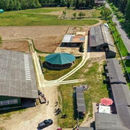 Saloon Reithalle Roundpen Aussenreitplatz Paddocks